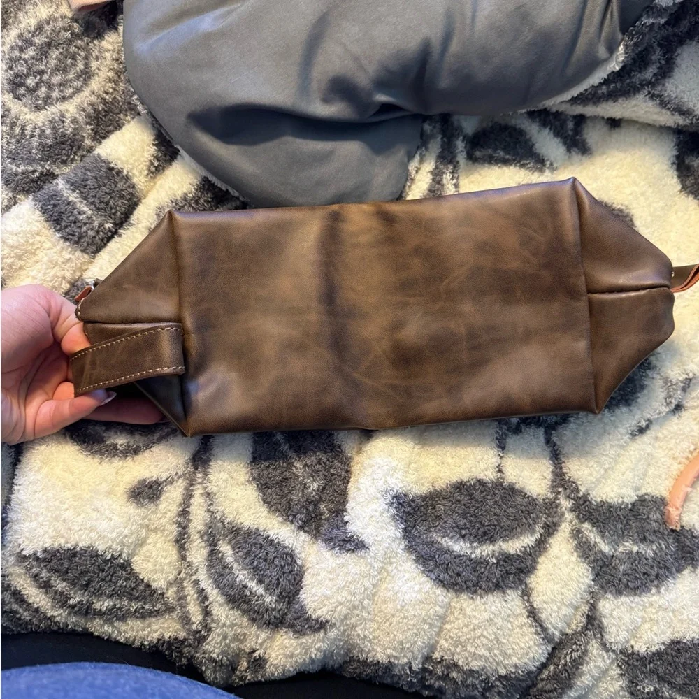 Personalized Brown Leather Dopp Kit Travel Toiletry Bag - Monogram M NWT!